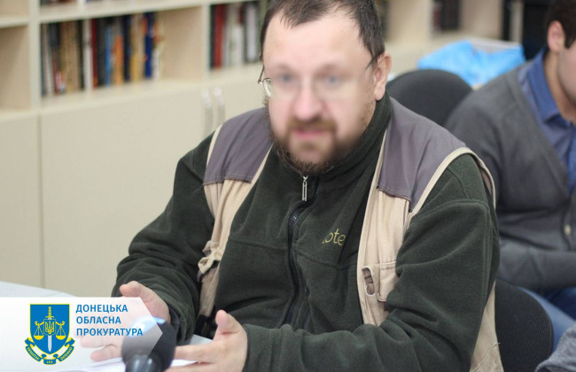 Співробітництво з агресором: підозрюються головний редактор газети та начальниця РАГСу у Маріуполі