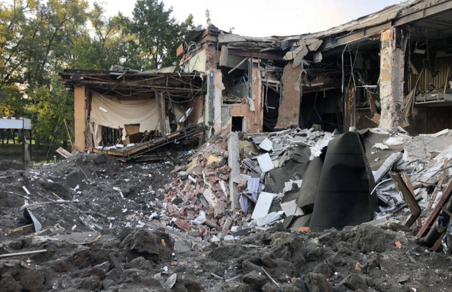 В Запорожье оккупанты обстреляли отель в центре города: люди под завалами