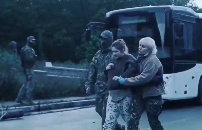 Обмен пленными 21 сентября: СБУ показала редкие кадры освобождения 215 украинцев