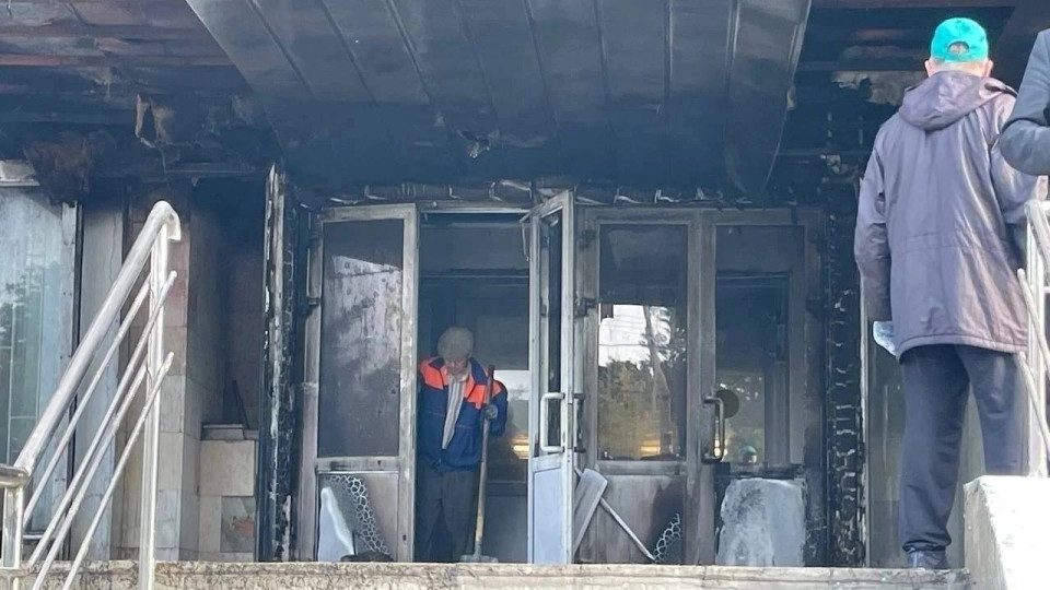 У Тольятті підпалили вхід до будівлі адміністрації міста