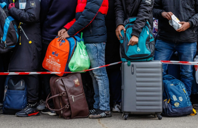 Украинцам-мужчинам, которые учились в иностранных вузах, запрещен выезд за границу, - Госпогранслужба