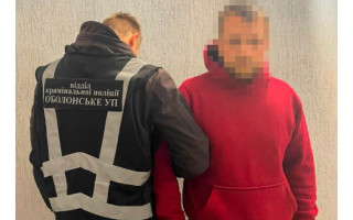 Вистежив і чіплявся у ліфті: в Києві затримали чоловіка за розбещення 11-річної дівчинки