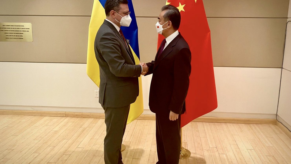 Глава МИД Китая поддержал суверенитет и территориальную целостность Украины, — Кулеба