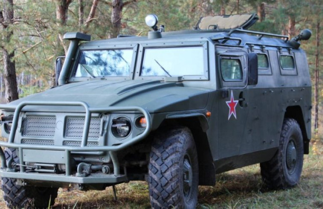 Оккупанты начали продавать свою технику: Ким показал видео купленного бронеавтомобиля