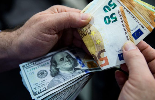 Курс доллара и евро: в НБУ объяснили постоянные колебания на валютном рынке