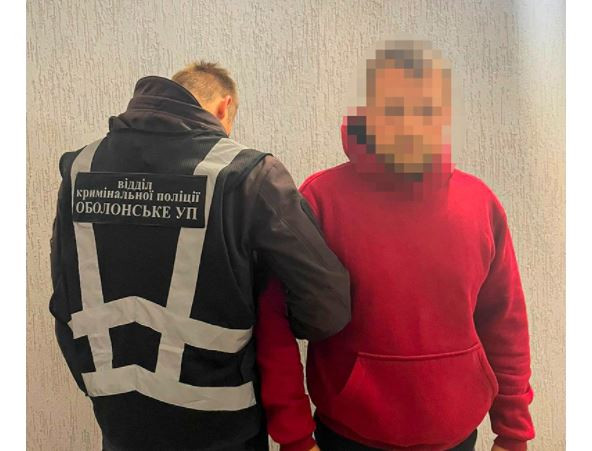 Вистежив і чіплявся у ліфті: в Києві затримали чоловіка за розбещення 11-річної дівчинки