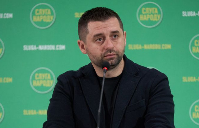 Для чиновников, судей и депутатов возобновляется обязанность подачи электронной декларации и спецпроверки: Арахамия зарегистрировал законопроект