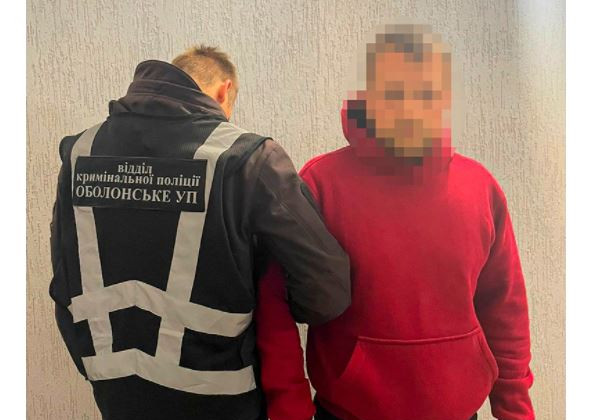 Выследил и приставал в лифте: в Киеве задержали мужчину за развращение 11-летней девочки