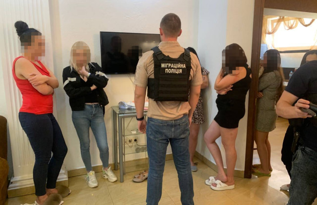 Одесситки вербовали девушек в проституцию, пользуясь их тяжелым положением