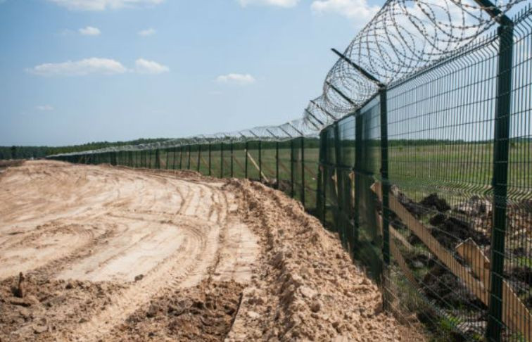 Закриття кордону та «виїзні візи»: у РФ чоловікам можуть заборонити виїжджати з країни — ЗМІ