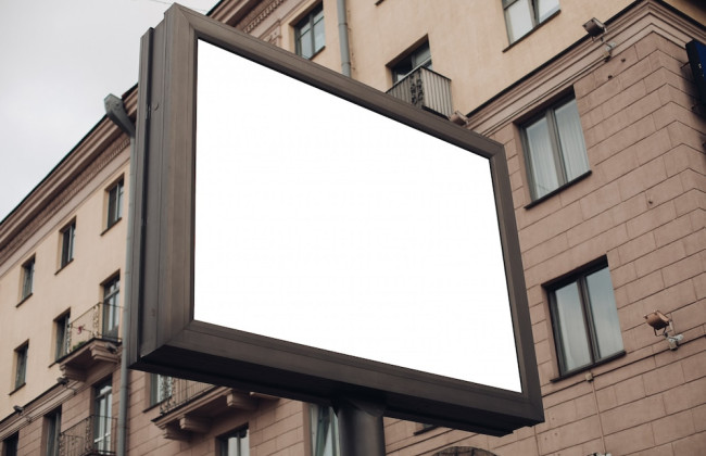 Оформление наружной рекламы и вывесок в Киеве: запустили бот, помогающий разобраться в процедуре