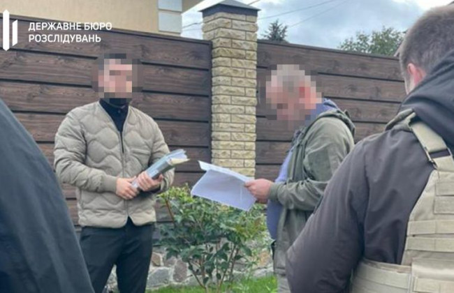 Митник займався розмитненням цінних замовлень з іноземних інтернет-магазинів і отримав підозру