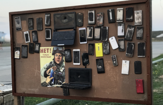 У мобилизованных россиян отбирают телефоны: почему в России резко вырос спрос на кнопочные «мобилки»