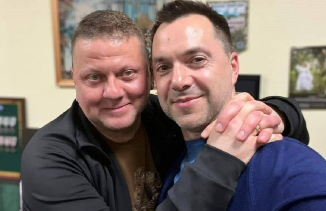 «Полковника я тобі не дам»: Арестович розмістив спільне селфі із Залужним