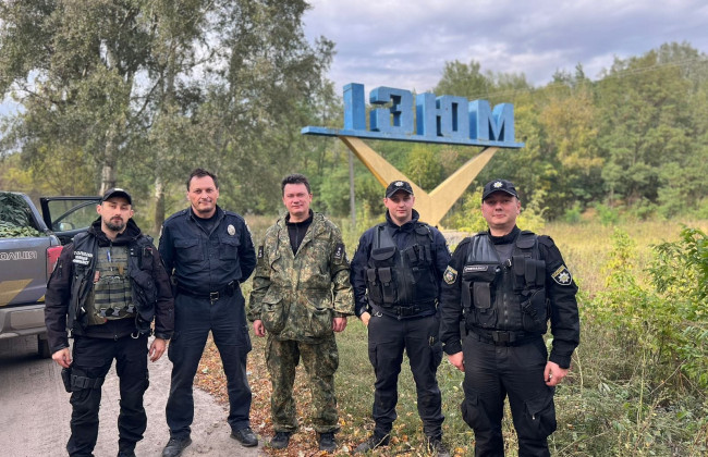 Горы шприцев и медикаментов: в Изюме нашли «госпиталь», который оккупанты обустроили в школе, фото