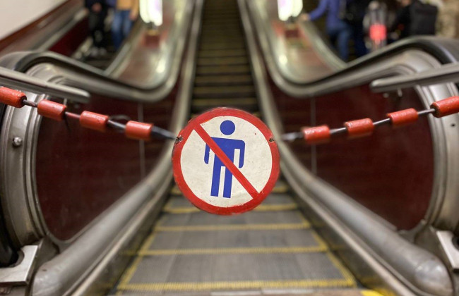 У Києві на станції метро «Дружби народів» планують відремонтувати ескалатори
