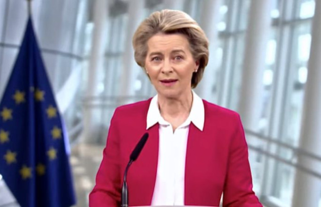 Обмеження на ціну нафти, розширення списку підсанкційних осіб: Єврокомісія представила 8-й пакет санкцій проти РФ