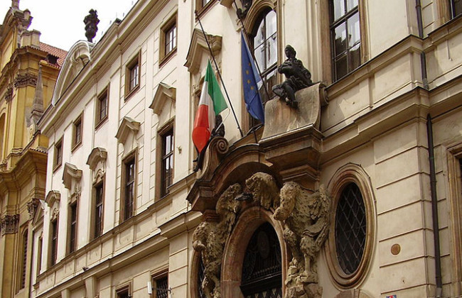 Посольство Италии рекомендует своим граждан покинуть Россию