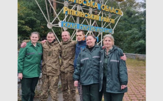 Україна звільнила чотирьох морпіхів і двох цивільних з полону, відео