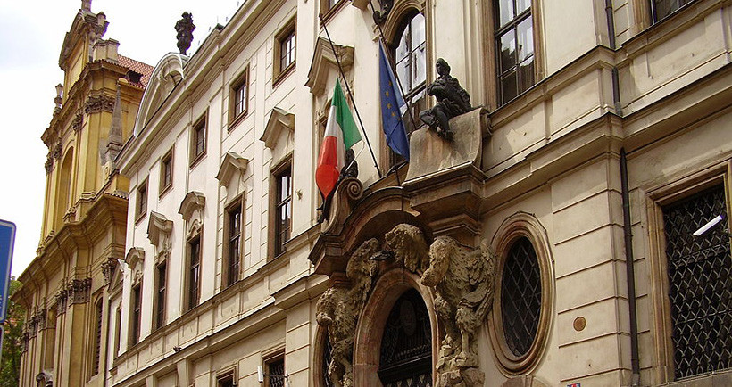 Посольство Италии рекомендует своим граждан покинуть Россию