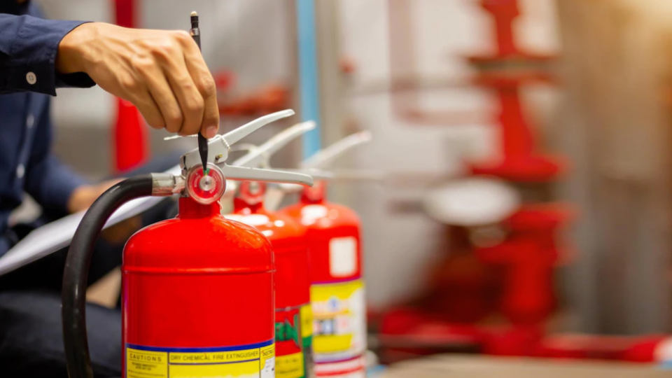 Депутаты хотят заменить проверки пожарных бизнеса страхованием: как это будет работать