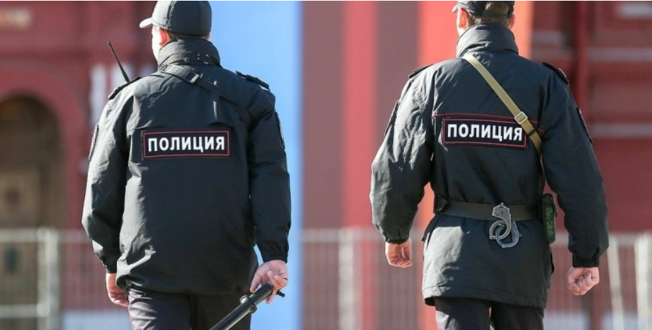 В РФ правоохоронцям заборонили залишати країну і зобов’язали здати закордонні паспорти, — ЗМІ