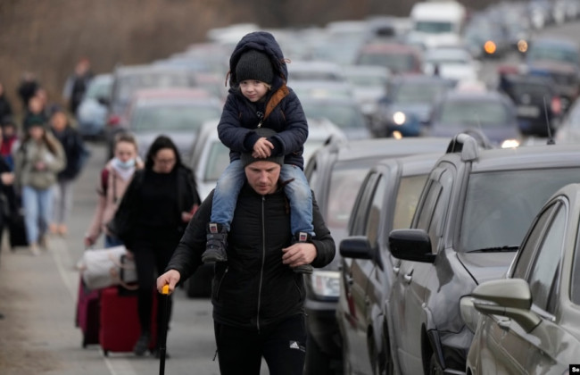 НБУ заборонив для українців перекази з гривневих карток на іноземні