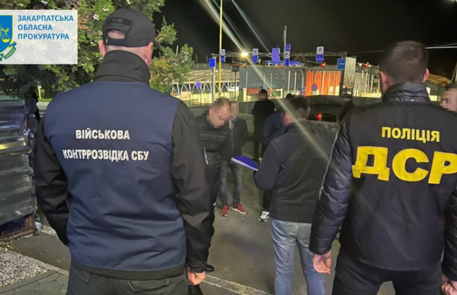 Переправка мужчин через границу как перевозчиков гуманитарных грузов: в Закарпатье подозревают адвоката