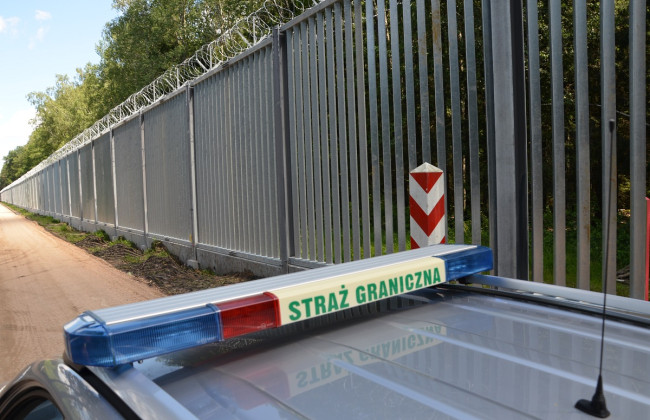 Польща збудувала захисний бар'єр на кордоні з Білоруссю, фото