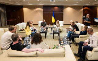 У Туреччині захисники «Азовсталі» зустрілися зі своїми сім’ями, фото та відео