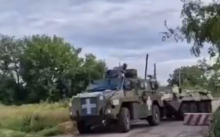 Австралійський Bushmaster затрофеїв російський БТР, відео