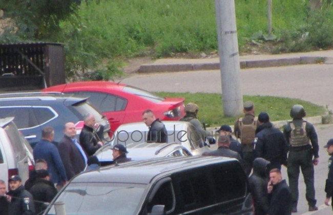 В Черновцах возле школы неизвестный открыл стрельбу: погибла полицейская