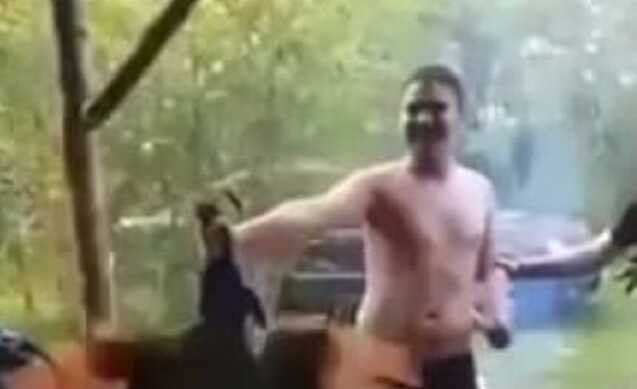 На Буковине парню, который бил о землю павлина, вынесли приговор — 5 лет лишения свободы с испытательным сроком