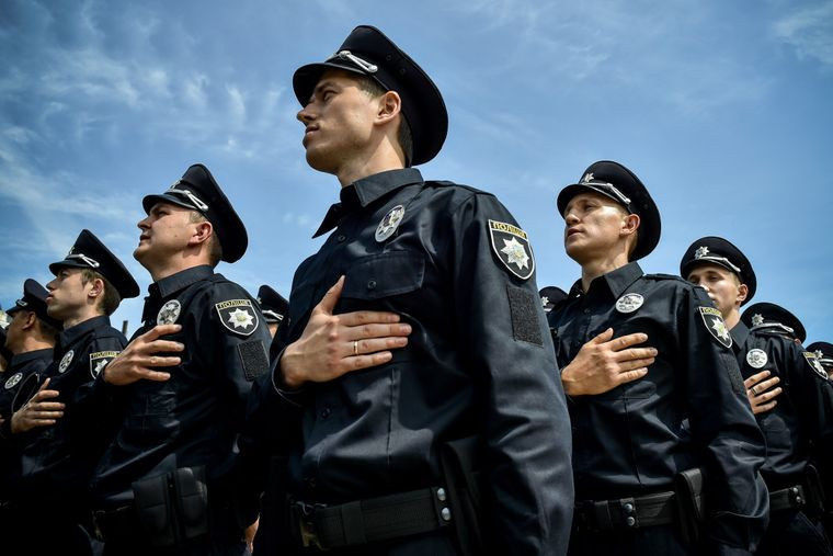 Посадовий оклад поліцейських хочуть закріпити на рівні не менше 10 розмірів прожиткового мінімуму