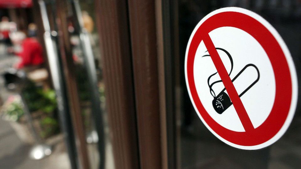 Запустили сервис для жалоб на курение в запрещенных местах