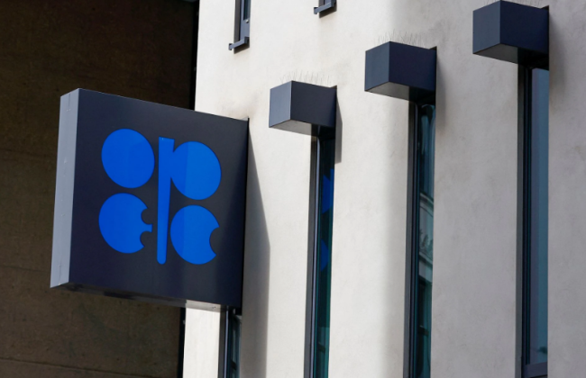 В ОПЕК+ договорились сократить добычу нефти, — Reuters