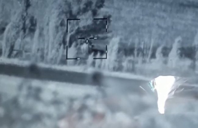 Украинские военные точным выстрелом уничтожили российский танк: видео