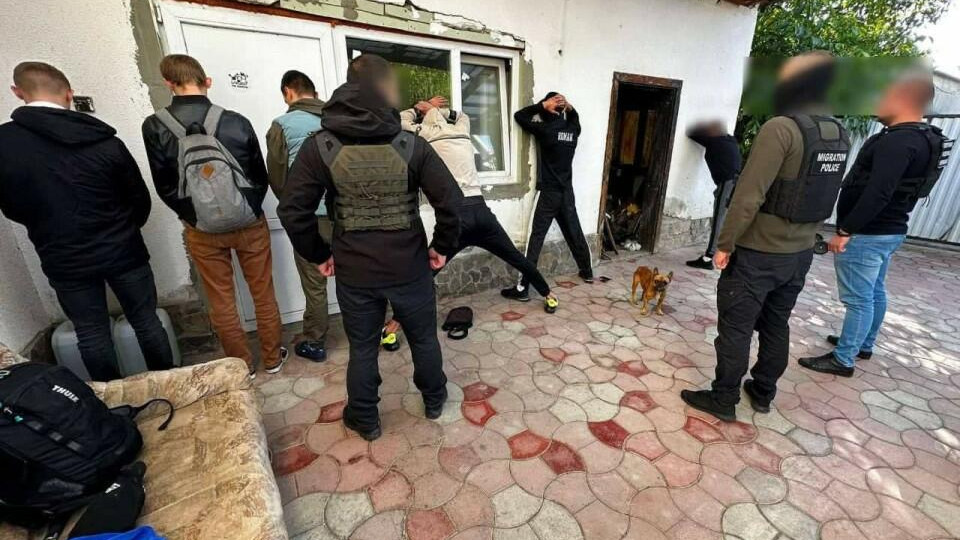 6 тисяч доларів з «клієнта»: на Закарпатті затримали організаторів каналу переправлення ухилянтів