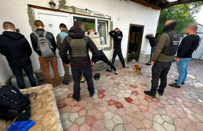 6 тисяч доларів з «клієнта»: на Закарпатті затримали організаторів каналу переправлення ухилянтів