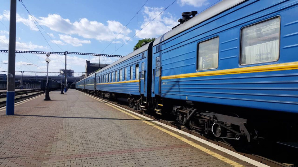 В Украине из-за обстрелов задерживаются десятки поездов