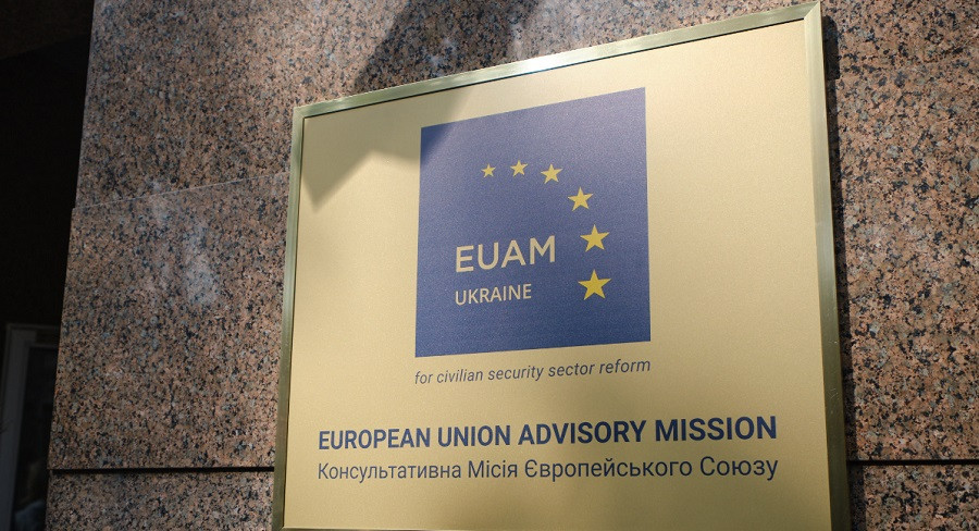 Здание Консультативной миссии Евросоюза в Киеве пострадало во время ракетных обстрелов