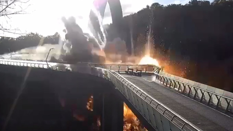 Оккупанты пытались уничтожить знаменитый «мост Кличко» в Киеве, но он выстоял: видео