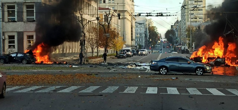 Массированный ракетный удар по Киеву: фото и видео последствий обстрела