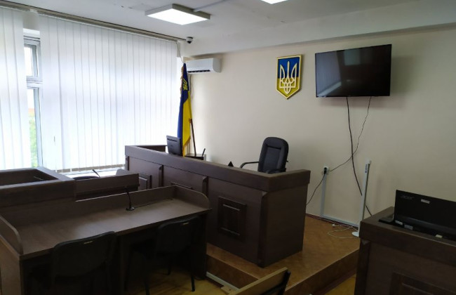 Работников аппаратов судов начали отправлять в отпуска за свой счет