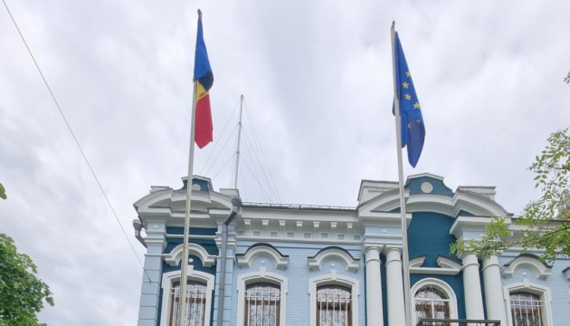 В Киеве российская ракета взорвалась возле посольства Румынии, также пострадало здание консульства Германии