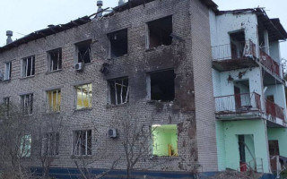 Ракетный удар по Запорожью: повреждения получили учебное заведение, медицинское учреждение и дома