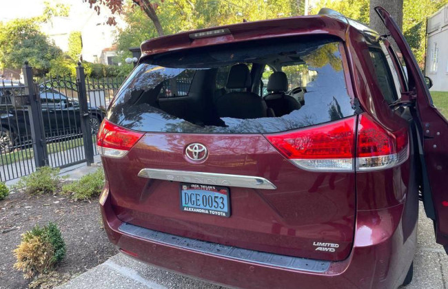 В Вашингтоне обстреляли авто посольства Азербайджана в США