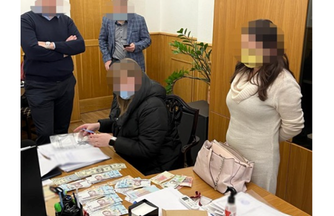 $5000 за влияние на принятие решения сотрудниками Нацбанка: будут судить адвоката и топ-менеджера банка