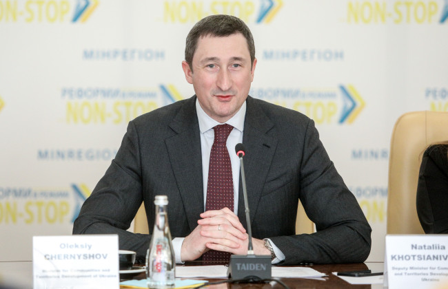 Опалення у житлових будинках буде наприкінці жовтня, — голова Мінрегіону Чернишов