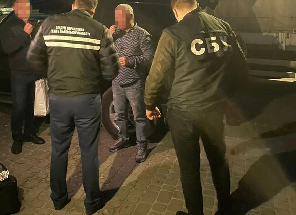 На Львівщині директор держпідприємства вимагав 1 млн грн від підприємця за нестворення перешкод під час оренди складів